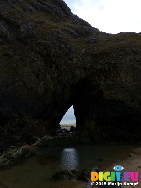 FZ012492 Three Cliffs Bay